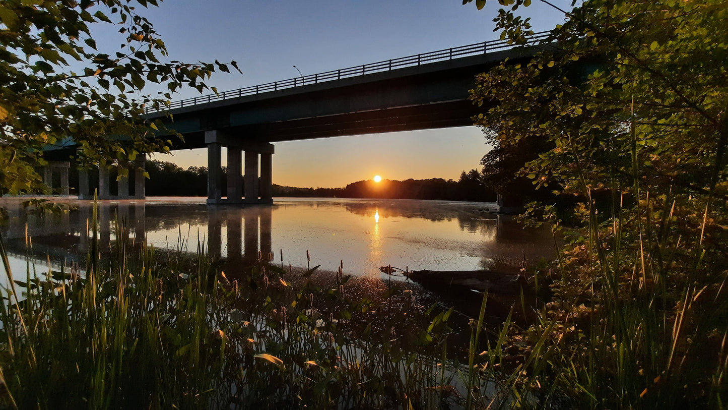 Soleil Et Prana Près Du Pont Jacques Cartier De Sherbrooke Rivière Magog 24 Juillet 2021 (Vue