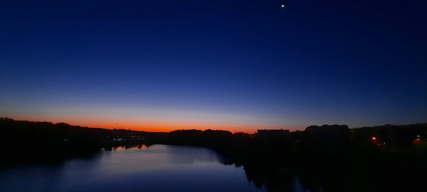 Trouve La Lune Aube Du 3 Août 2021 4H59 (Vue Sure)