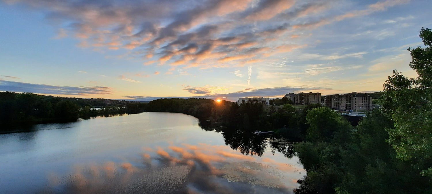 Trouve Le Soleil Du 1 Septembre 2021 6H21 (Vue Sure) Rivière Magog Sherbrooke