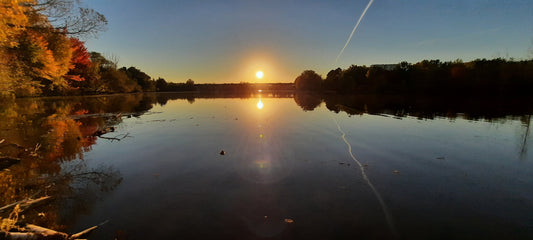 Coucher De Soleil Du 6 Octobre 2021 17H50 (Vue 1) Rivière Magog À Sherbrooke. Pont Jacques Cartier.