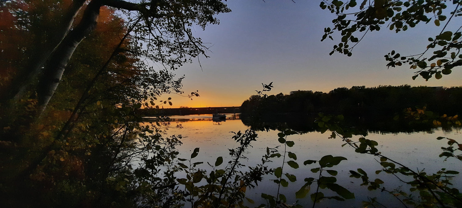 Trouve Le Ponton Du 7 Octobre 2021 (Vue 0) Lors Crépuscule.