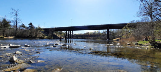 La Pêche Aux Aimants. Trouve Les 2 Personnes. (Vue Pont Maurice-Gingues) 2022-05-08