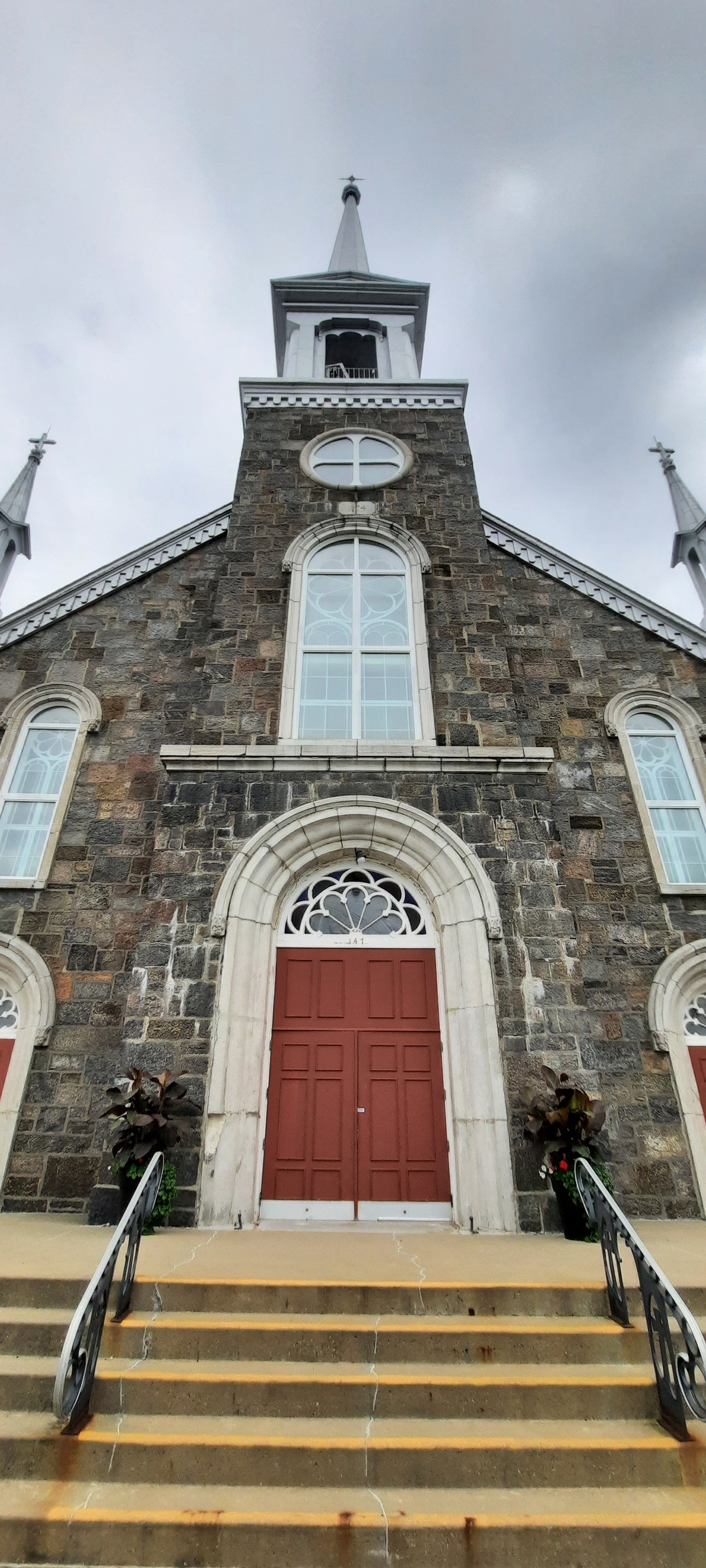 Église St-Médard (Cliquez Pour Voir L’histoire)