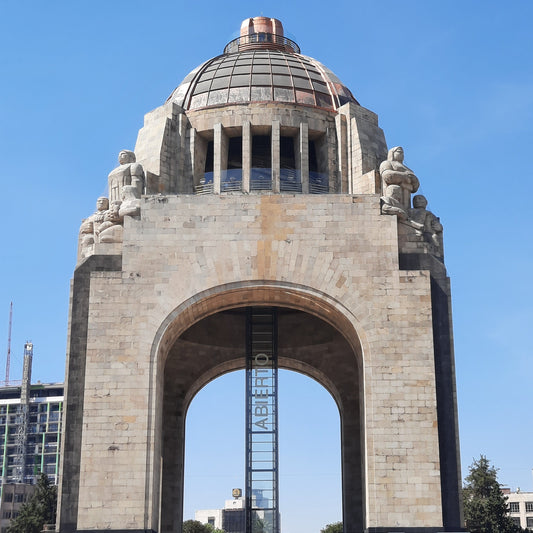 Monument À La Révolution (9 Photos)